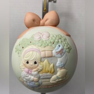 Precious Moments 2004 Christmas ornament girl with kitty cat by a fire